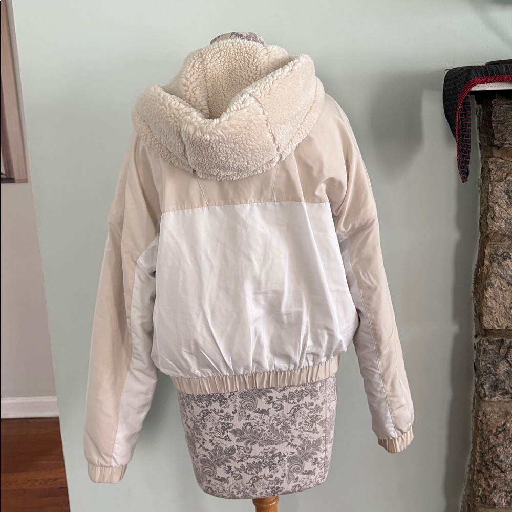 Alo Reversible Sherpa Windbreaker - Picture 4 of 13